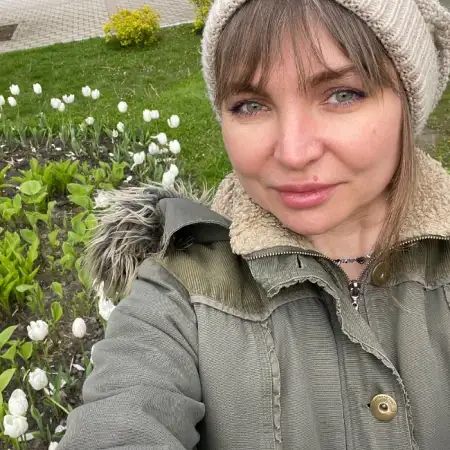 Тоня, 42
