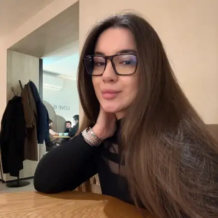 Safiya, 27