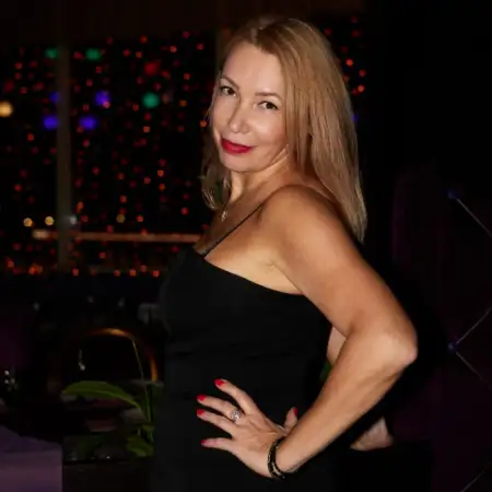 Юлия, 51
