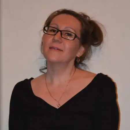 Nadya, 43
