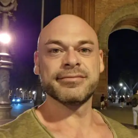 Sascha, 40