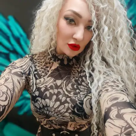 Axinya, 32