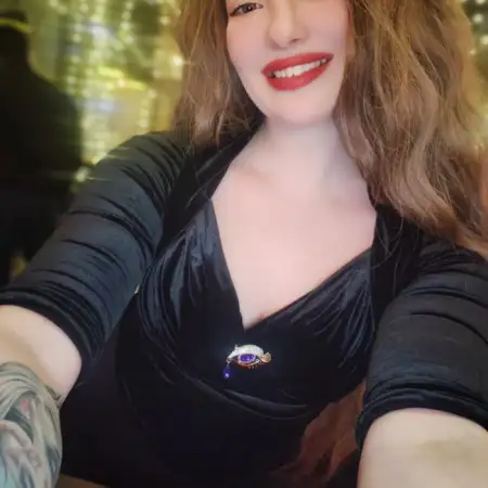 Axinya, 32