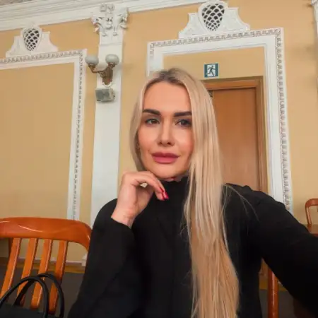 Александра, 39