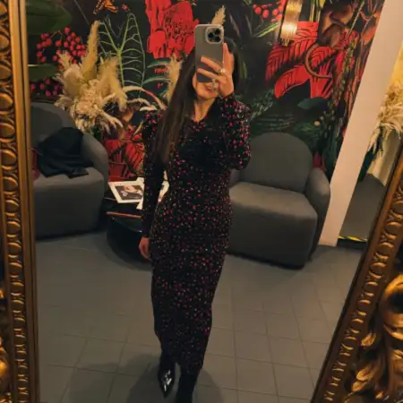Нарина, 29