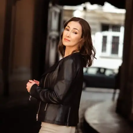Natalia, 40