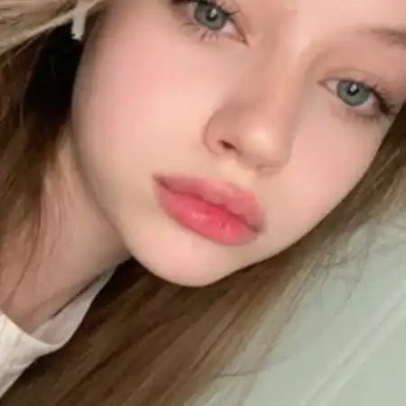 Настя, 18