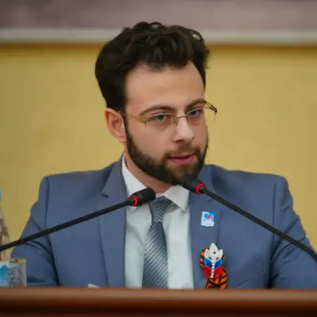 Лев, 24