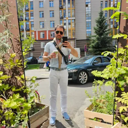 Roman, 33