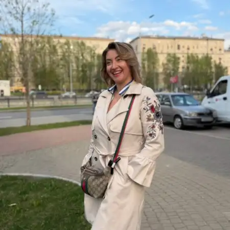 Elena, 35