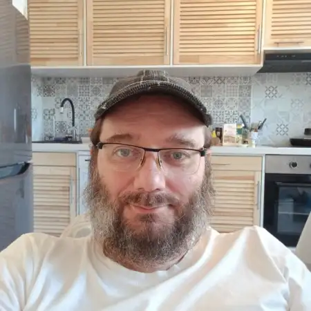 Моше, 44