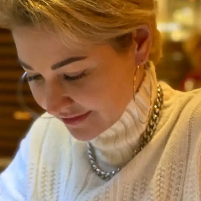 Евгения, 52