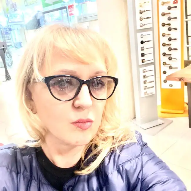 Elena, 58