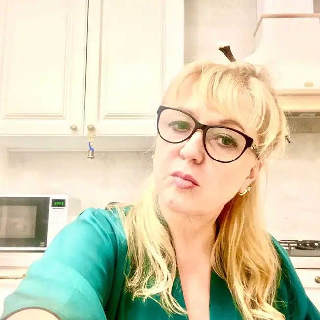 Elena, 58
