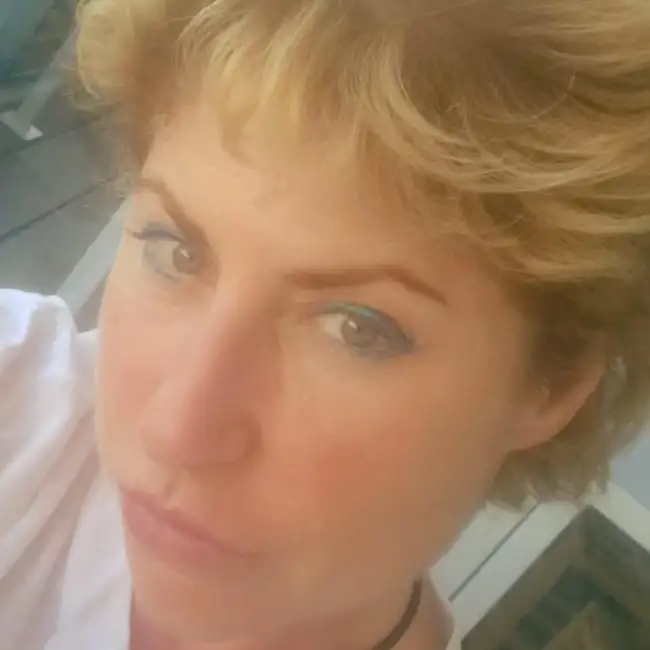 Лариса, 54